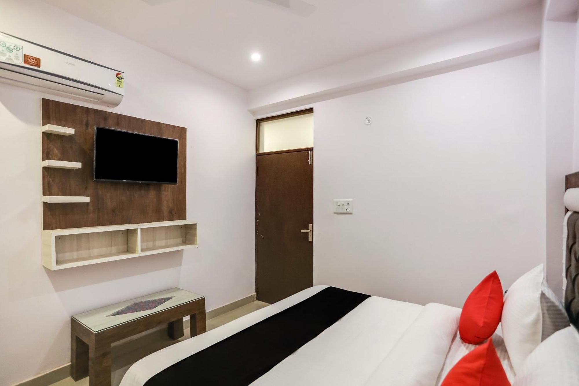 Hotel O Golden Stone Газиабад Экстерьер фото