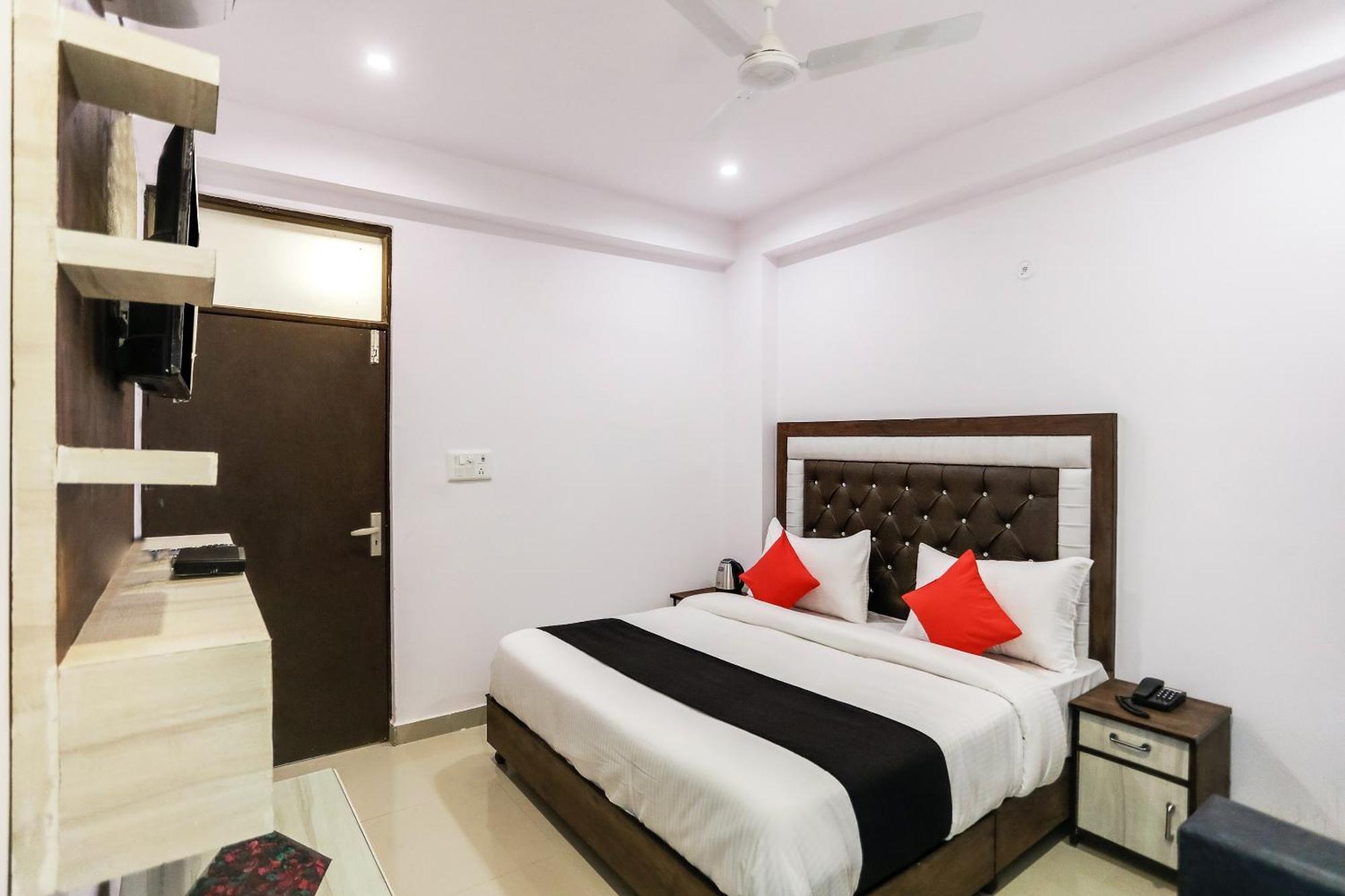 Hotel O Golden Stone Газиабад Экстерьер фото