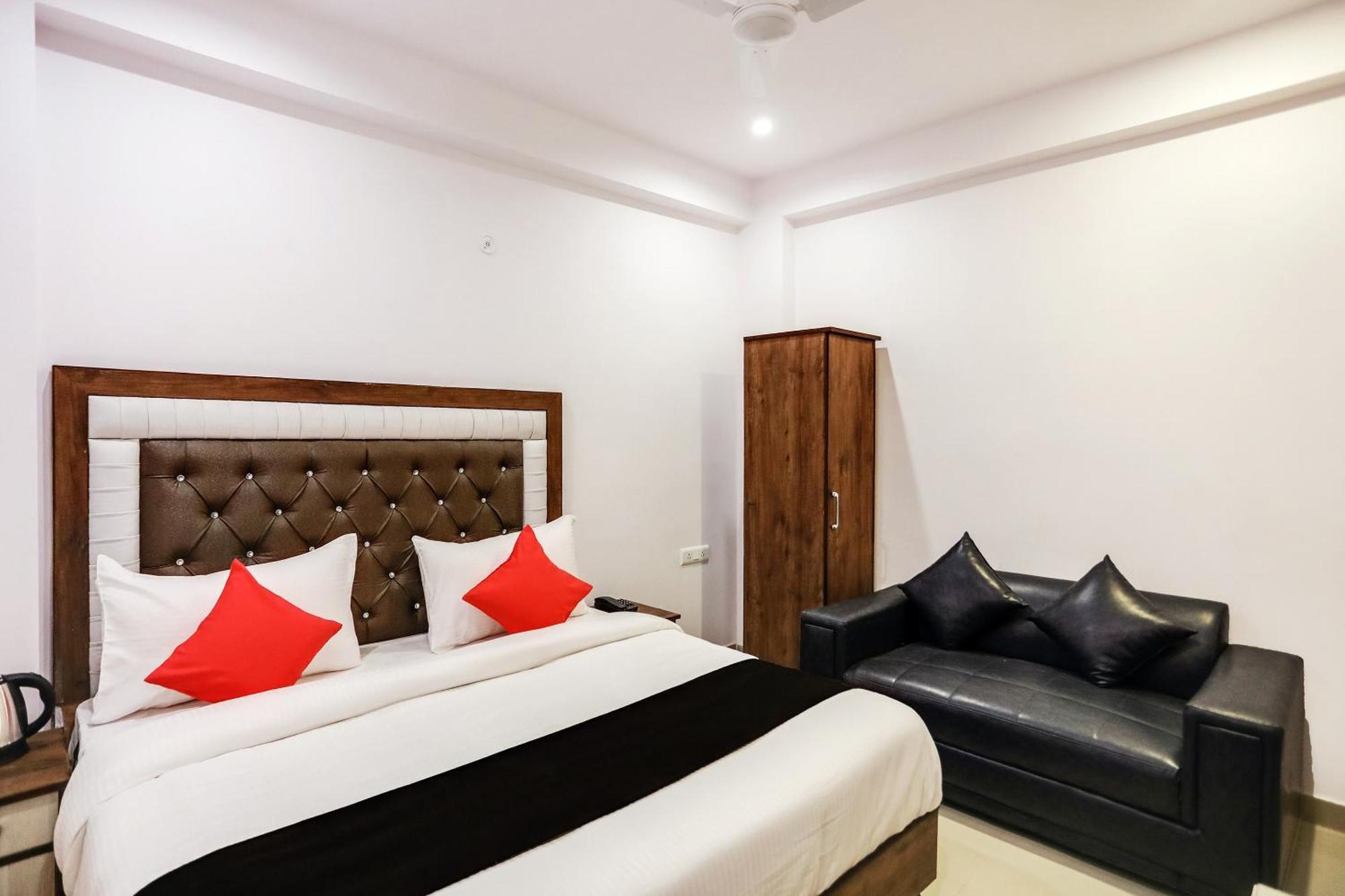 Hotel O Golden Stone Газиабад Экстерьер фото