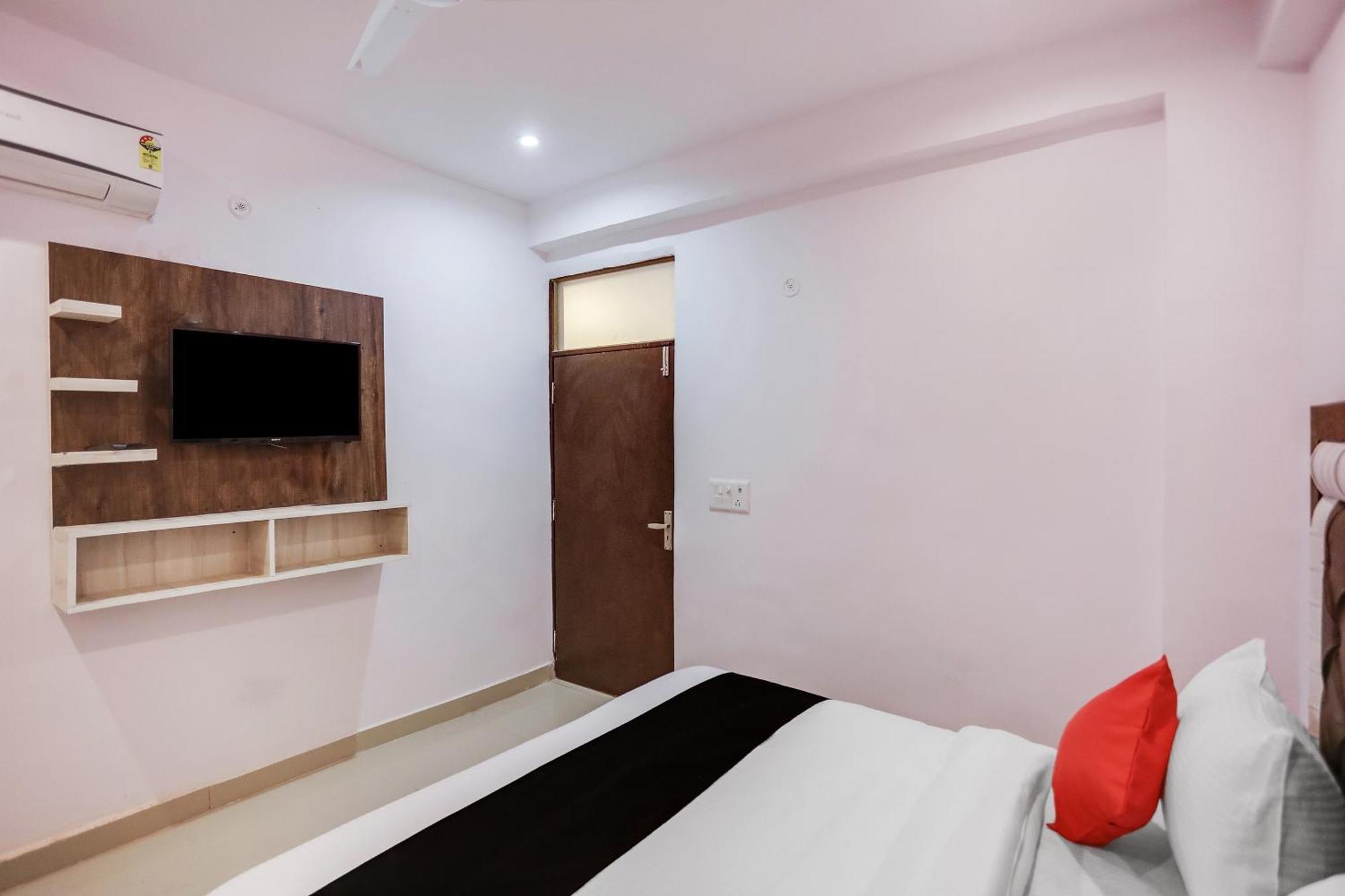 Hotel O Golden Stone Газиабад Экстерьер фото