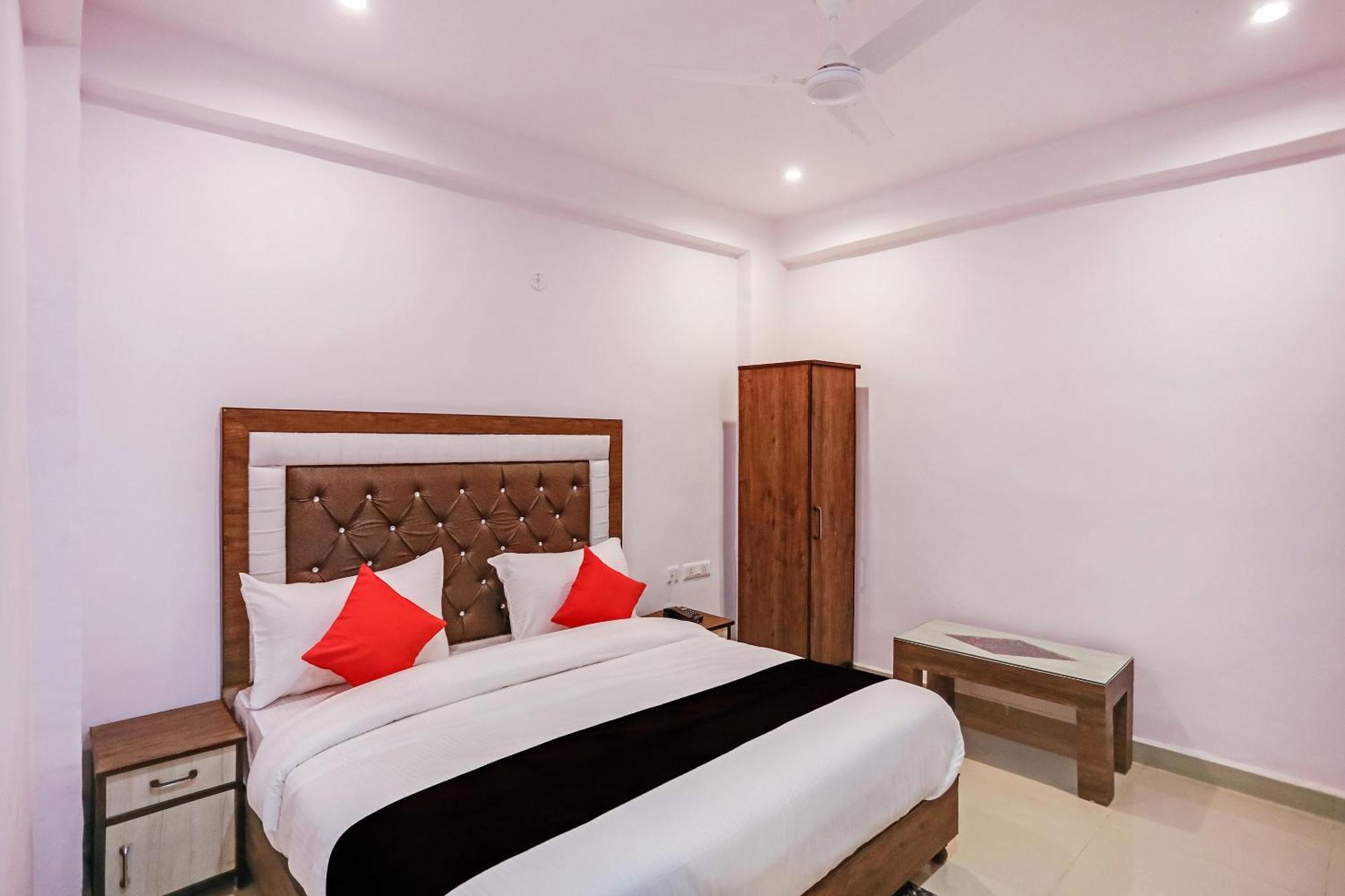 Hotel O Golden Stone Газиабад Экстерьер фото