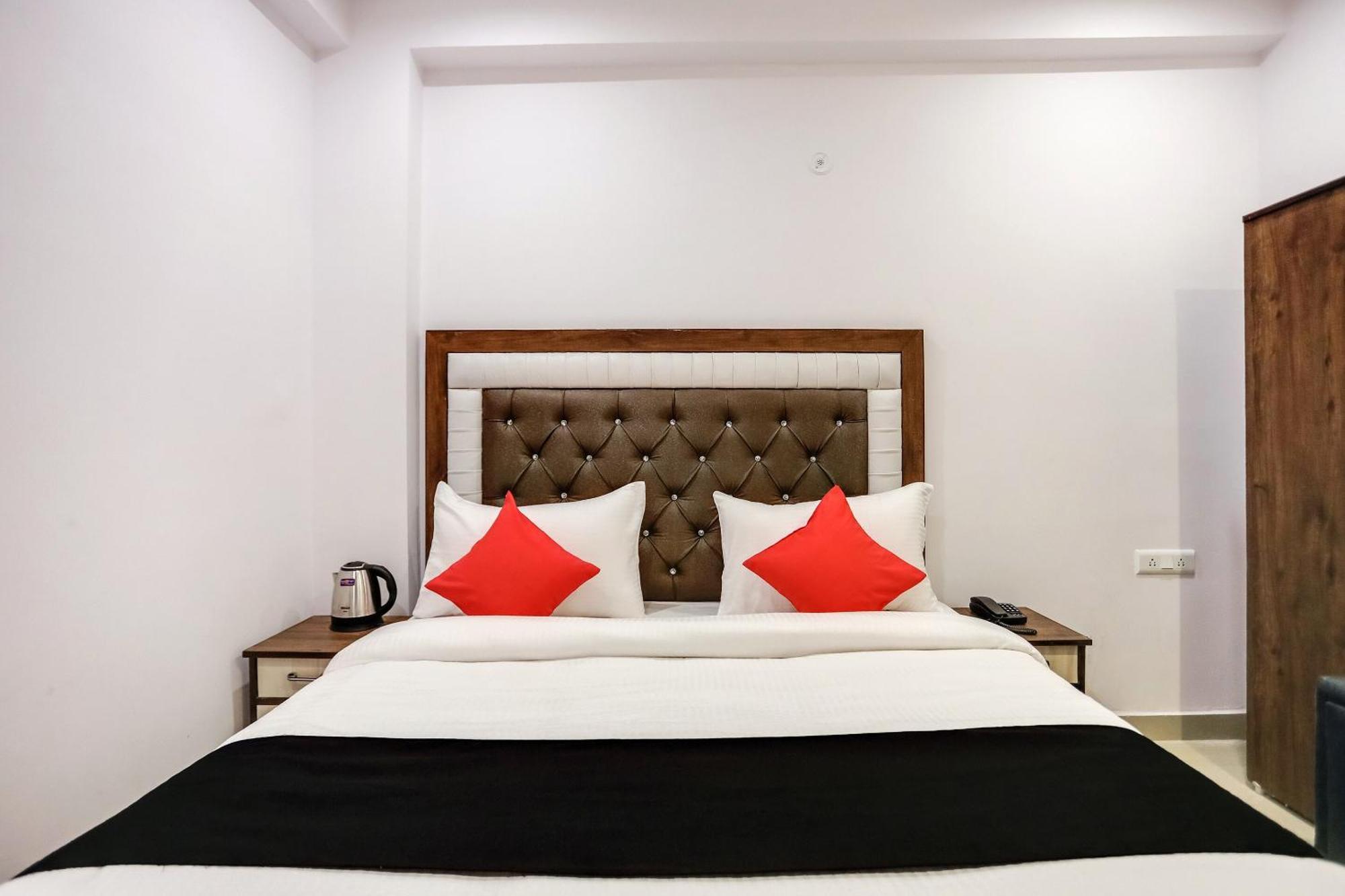 Hotel O Golden Stone Газиабад Экстерьер фото