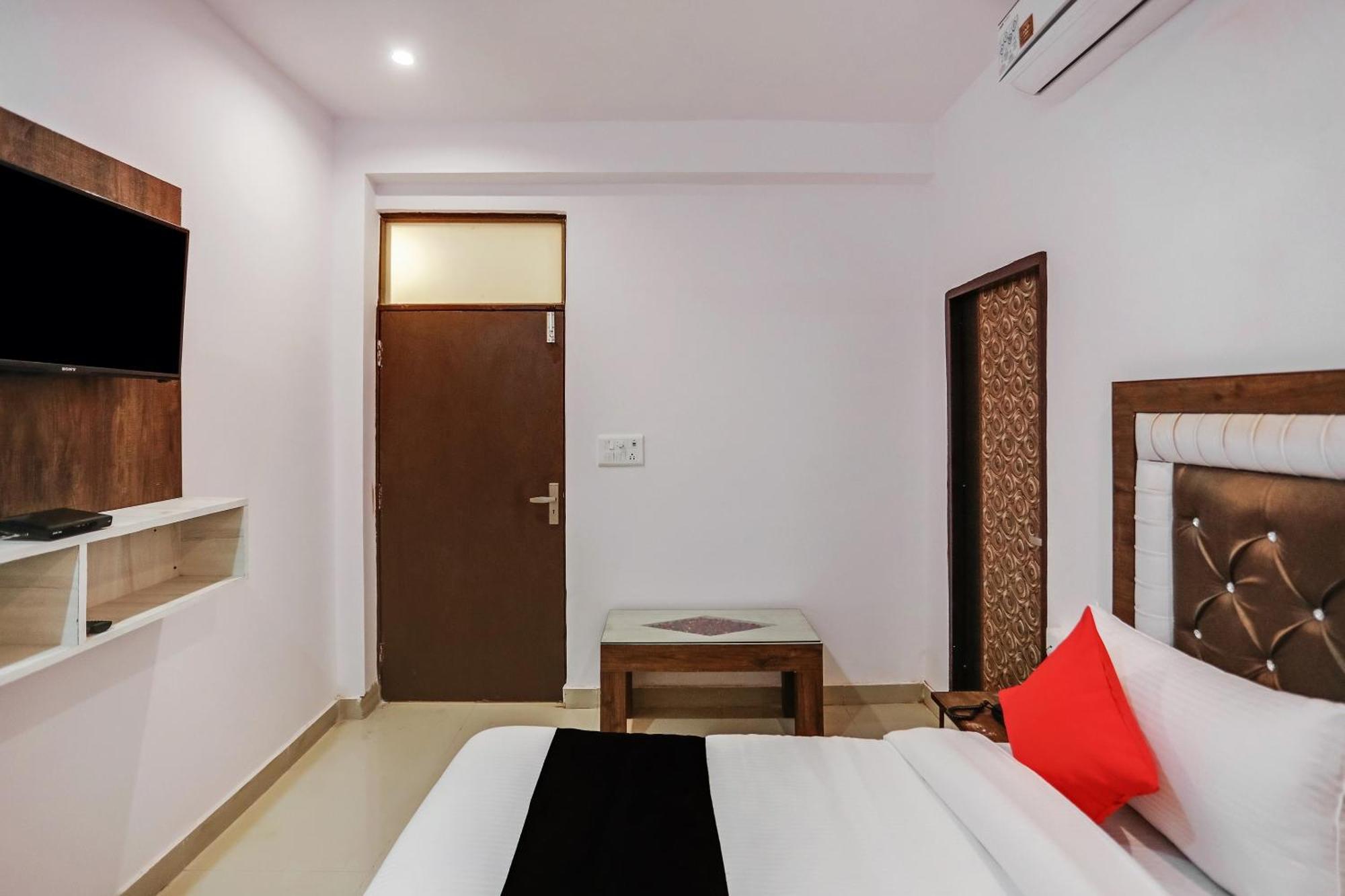 Hotel O Golden Stone Газиабад Экстерьер фото