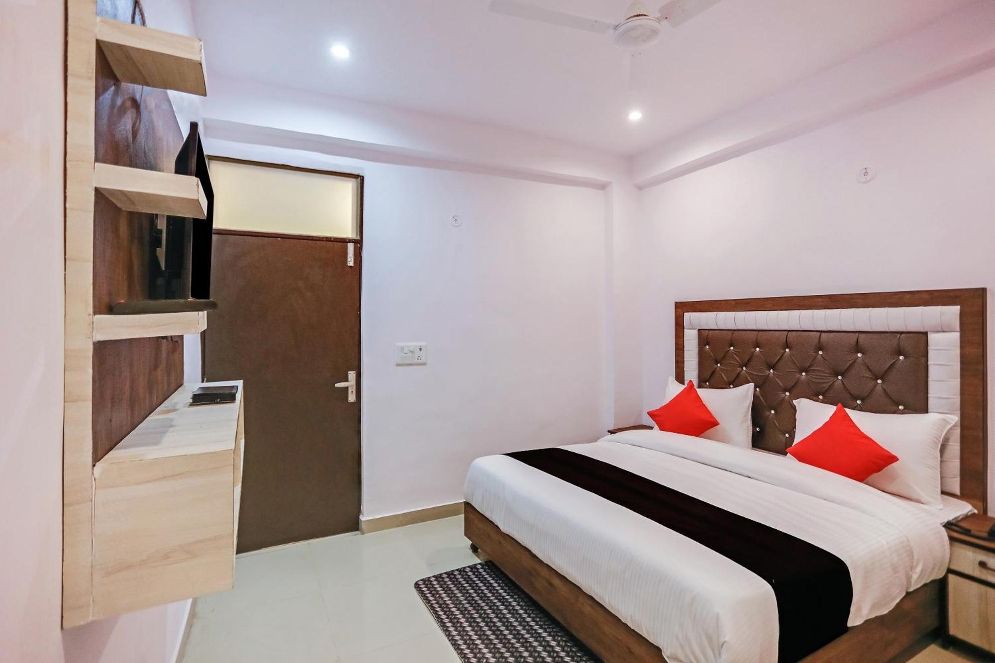 Hotel O Golden Stone Газиабад Экстерьер фото