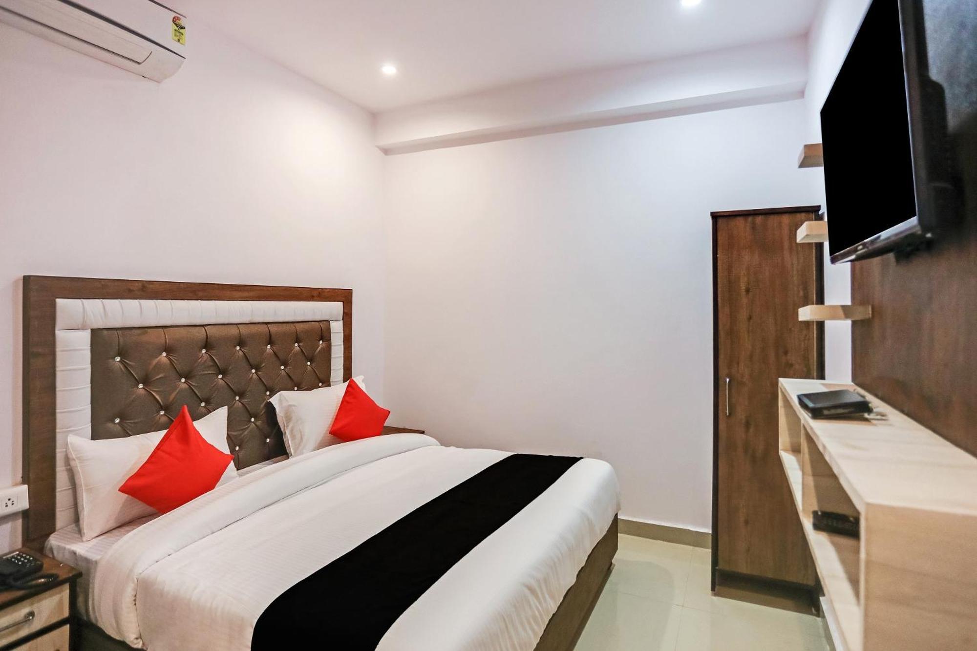 Hotel O Golden Stone Газиабад Экстерьер фото