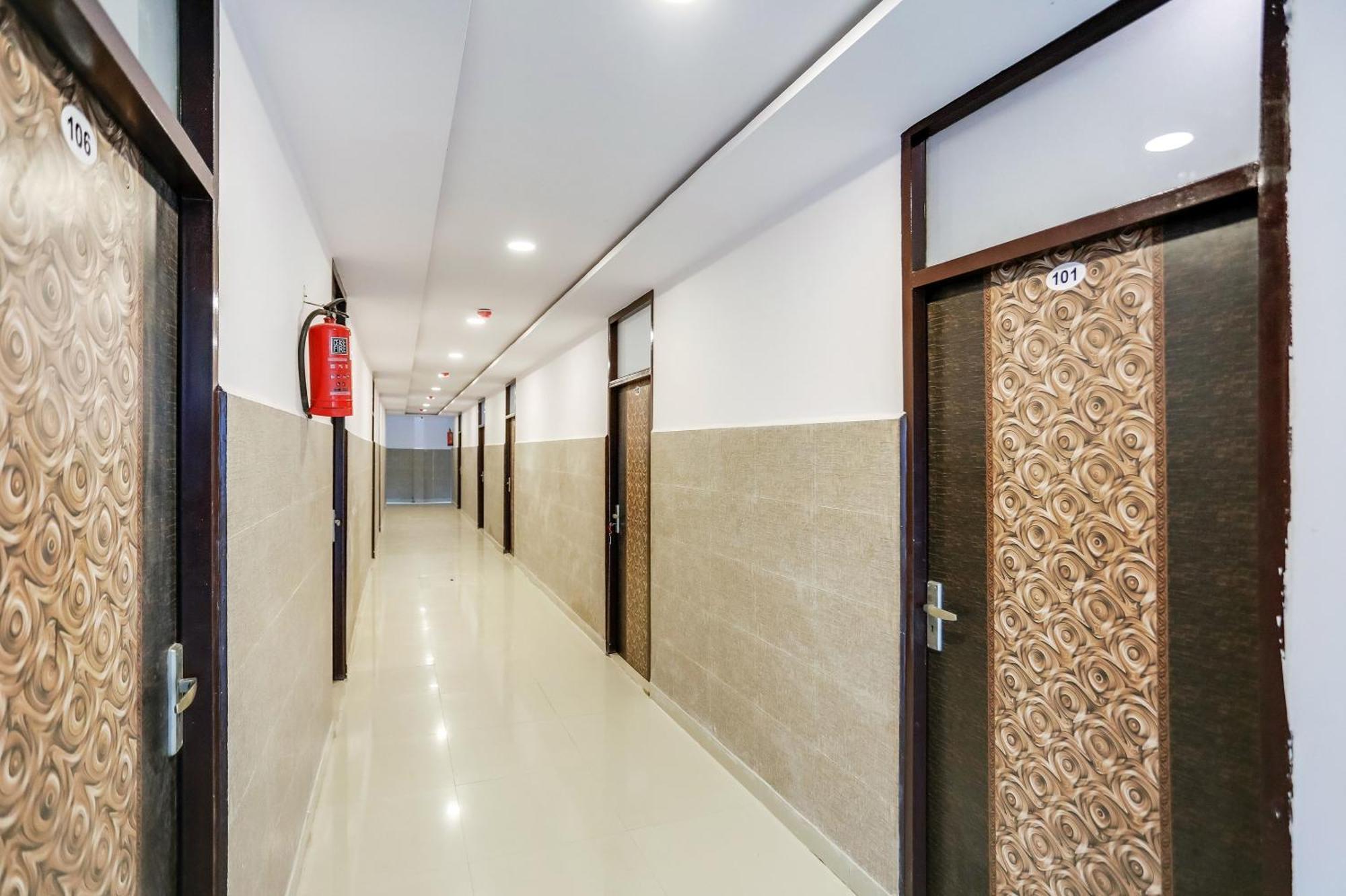 Hotel O Golden Stone Газиабад Экстерьер фото