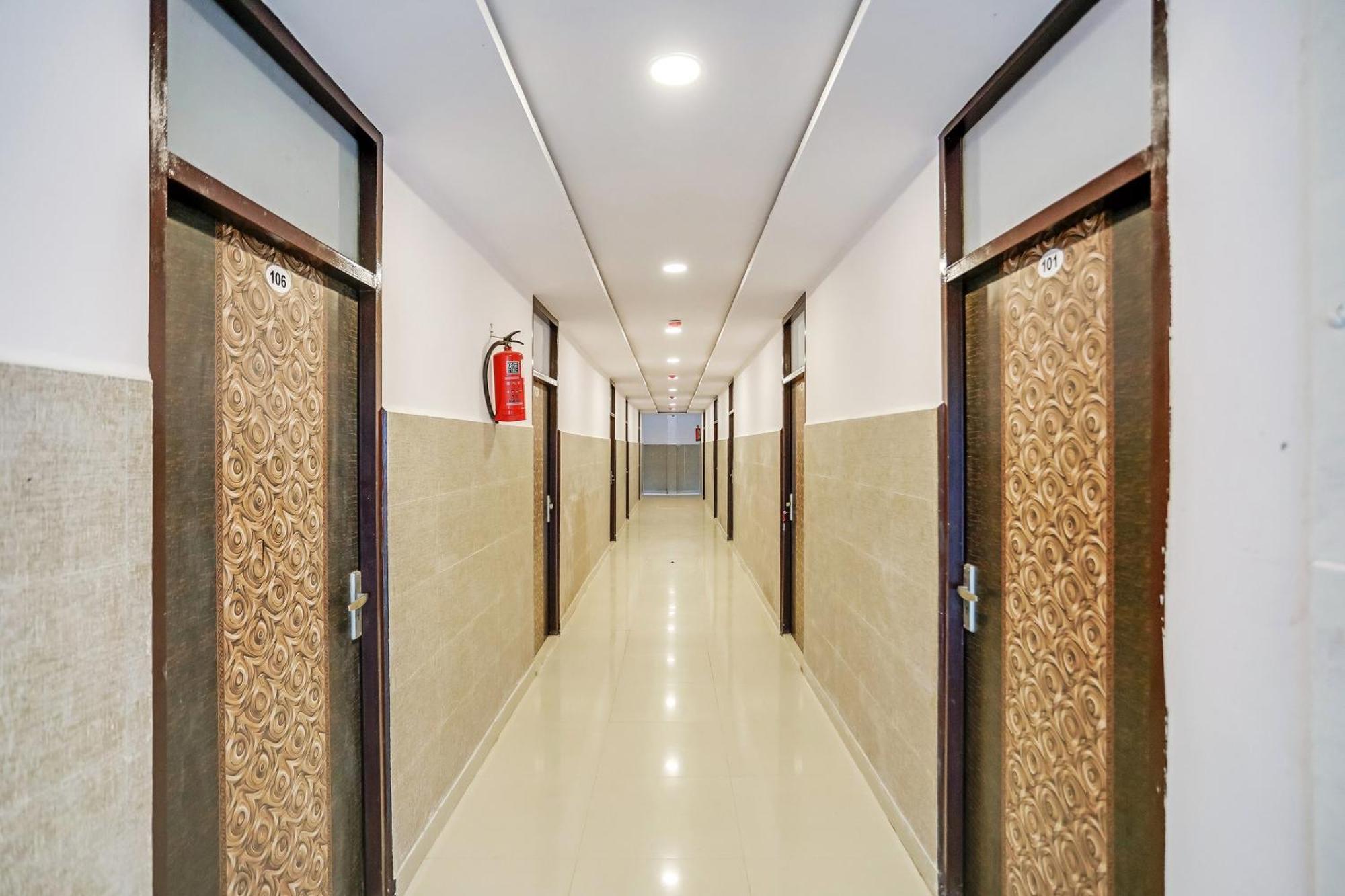 Hotel O Golden Stone Газиабад Экстерьер фото
