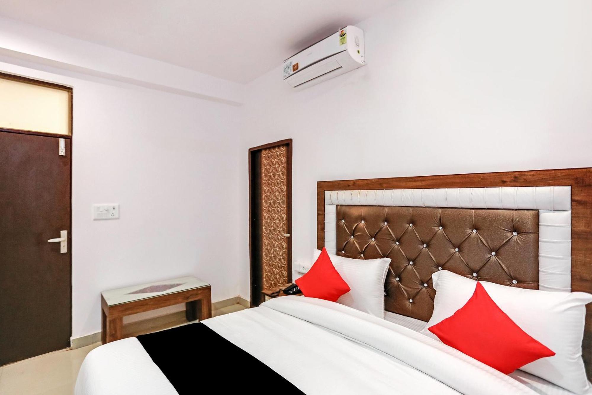 Hotel O Golden Stone Газиабад Экстерьер фото
