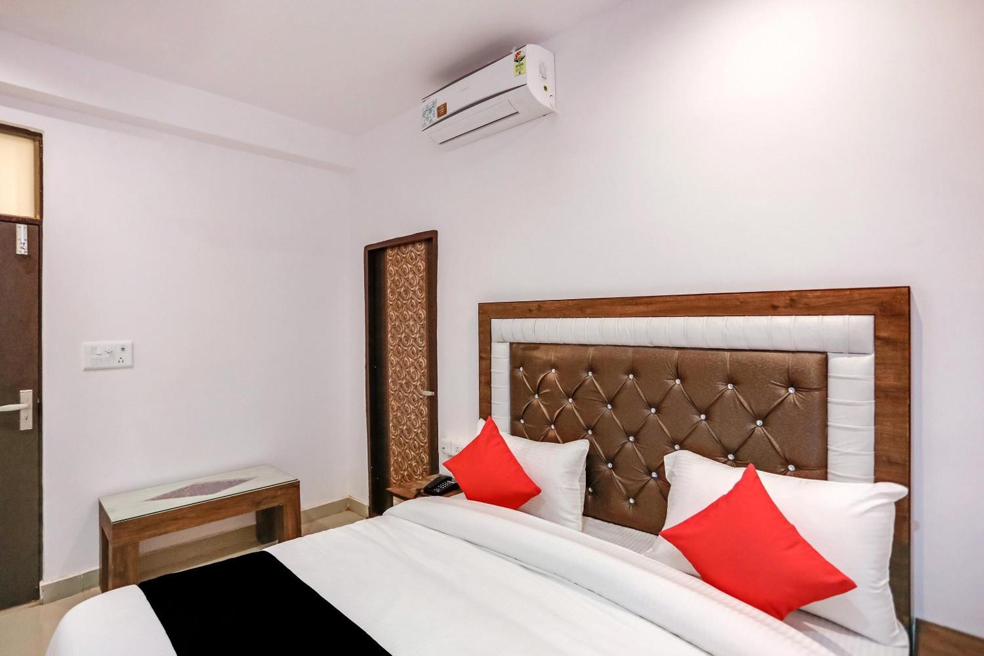 Hotel O Golden Stone Газиабад Экстерьер фото