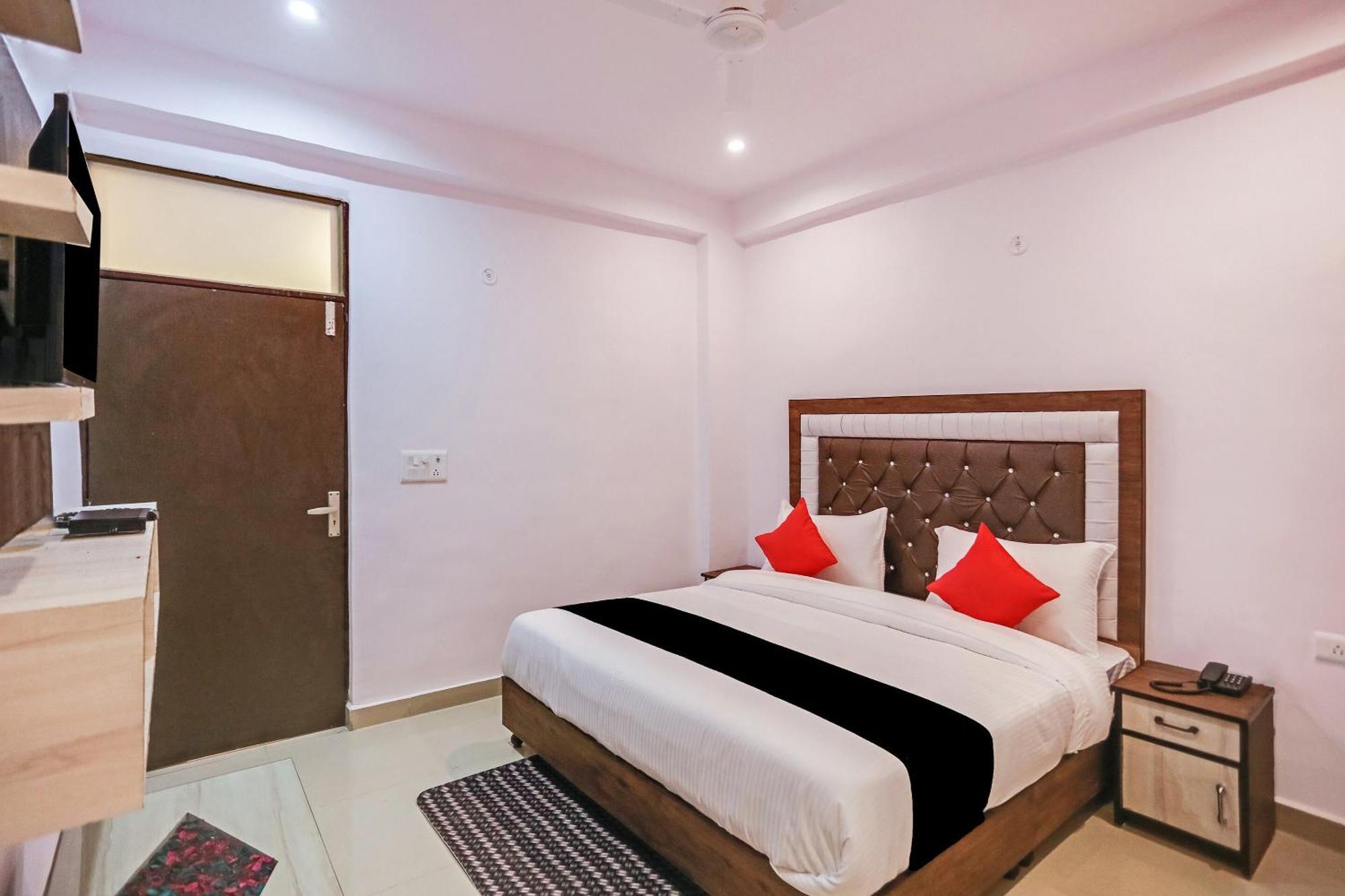 Hotel O Golden Stone Газиабад Экстерьер фото